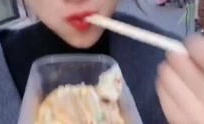 爱吃香芋小姐姐视频,香芋控小姐姐的美食探险之旅